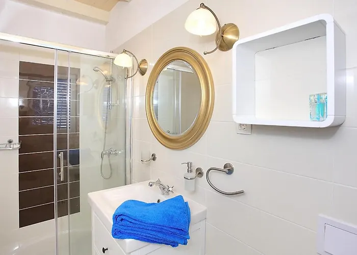 Antisin Nyaraló Zára