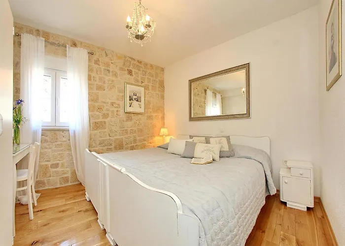 Nyaraló Antisin Zára