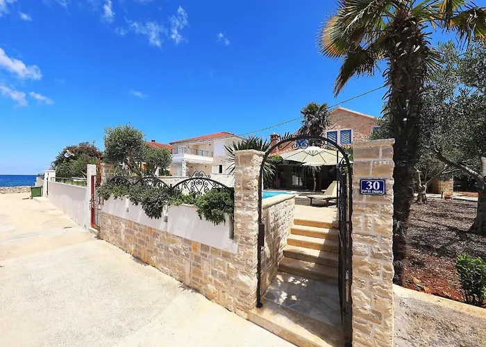 Antisin Nyaraló Zára