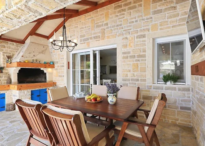 بيت للعطل Antisin *