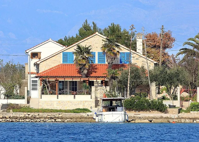 Antisin بيت للعطل